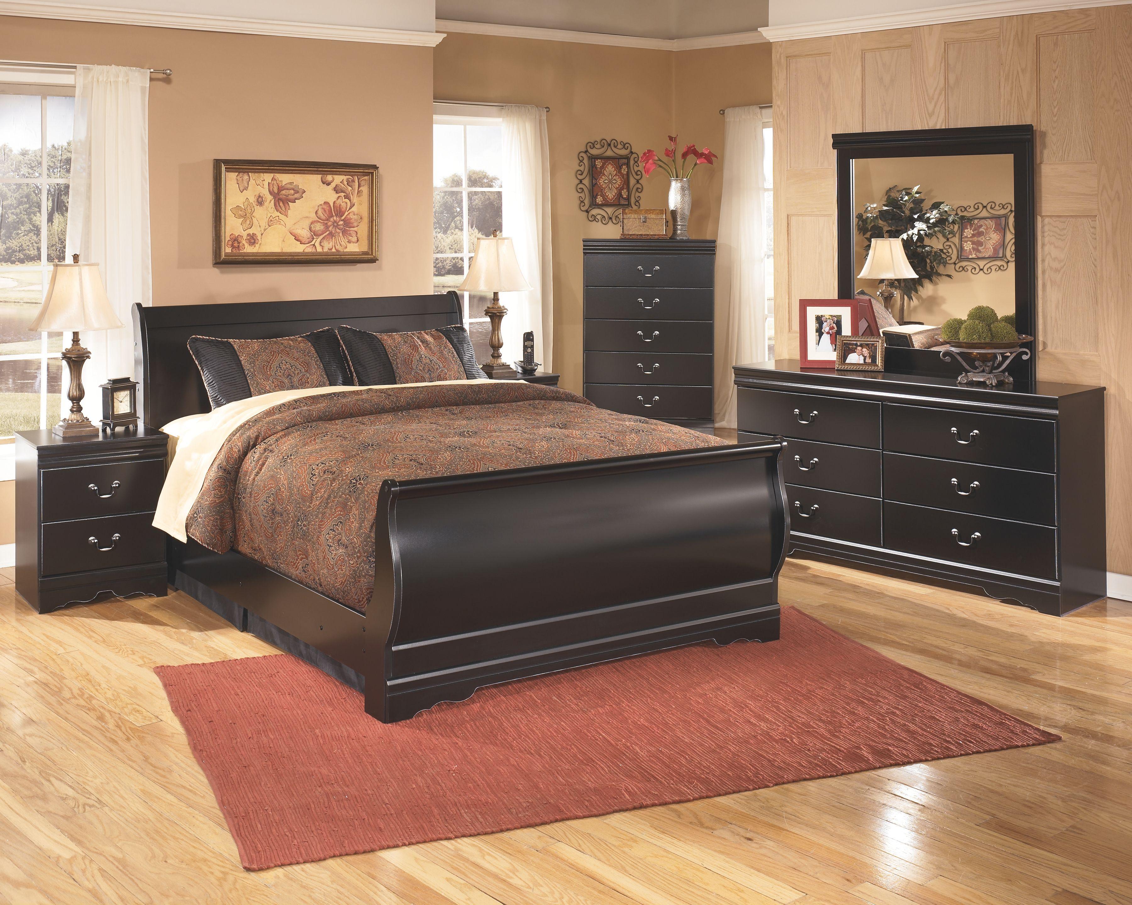 Signature Design by Ashley® - Huey Vineyard - Bedroom Set - 5th Avenue Furniture