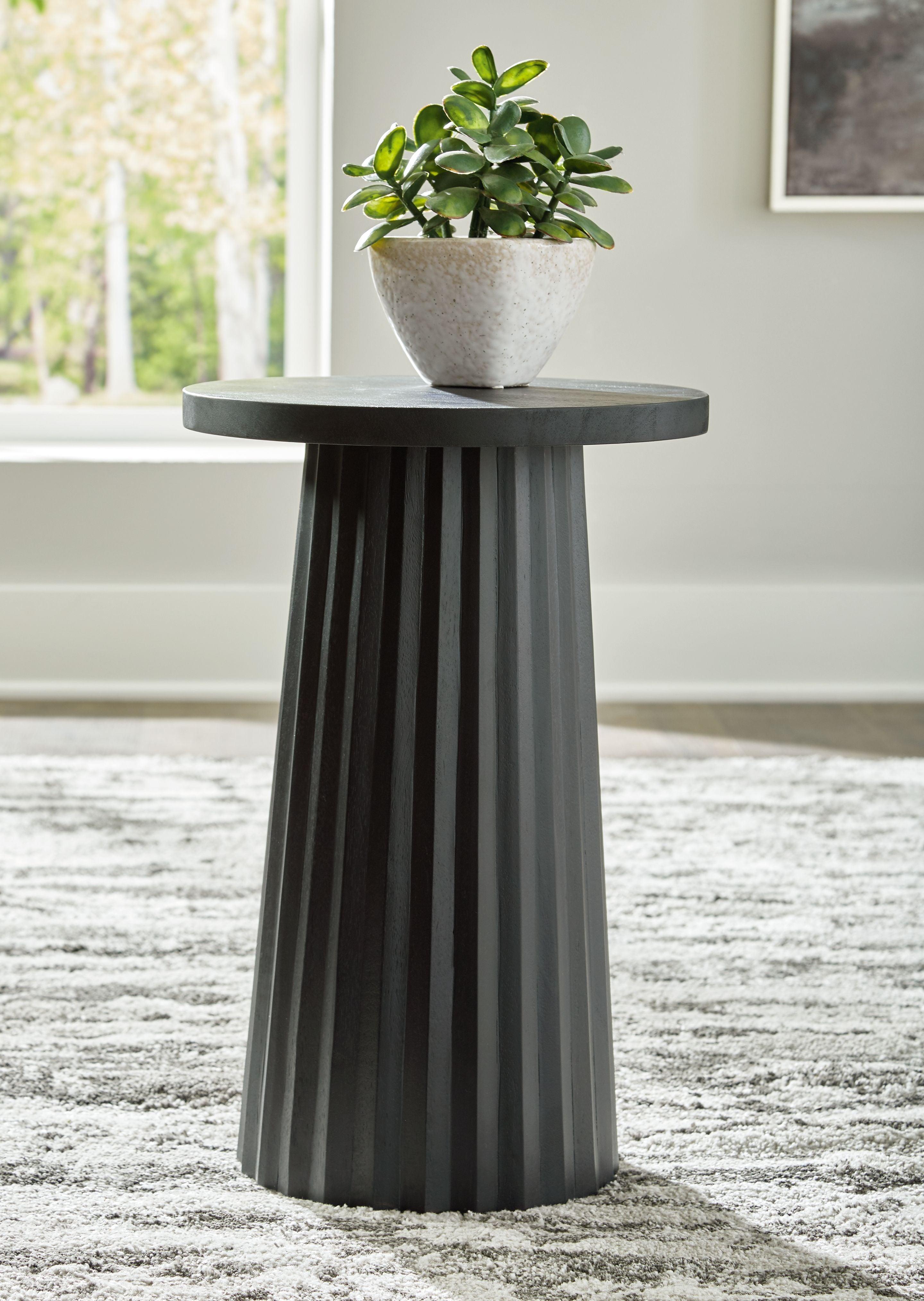 Signature Design by Ashley® - Ceilby - Accent Table - 5th Avenue Furniture