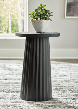 Signature Design by Ashley® - Ceilby - Accent Table - 5th Avenue Furniture