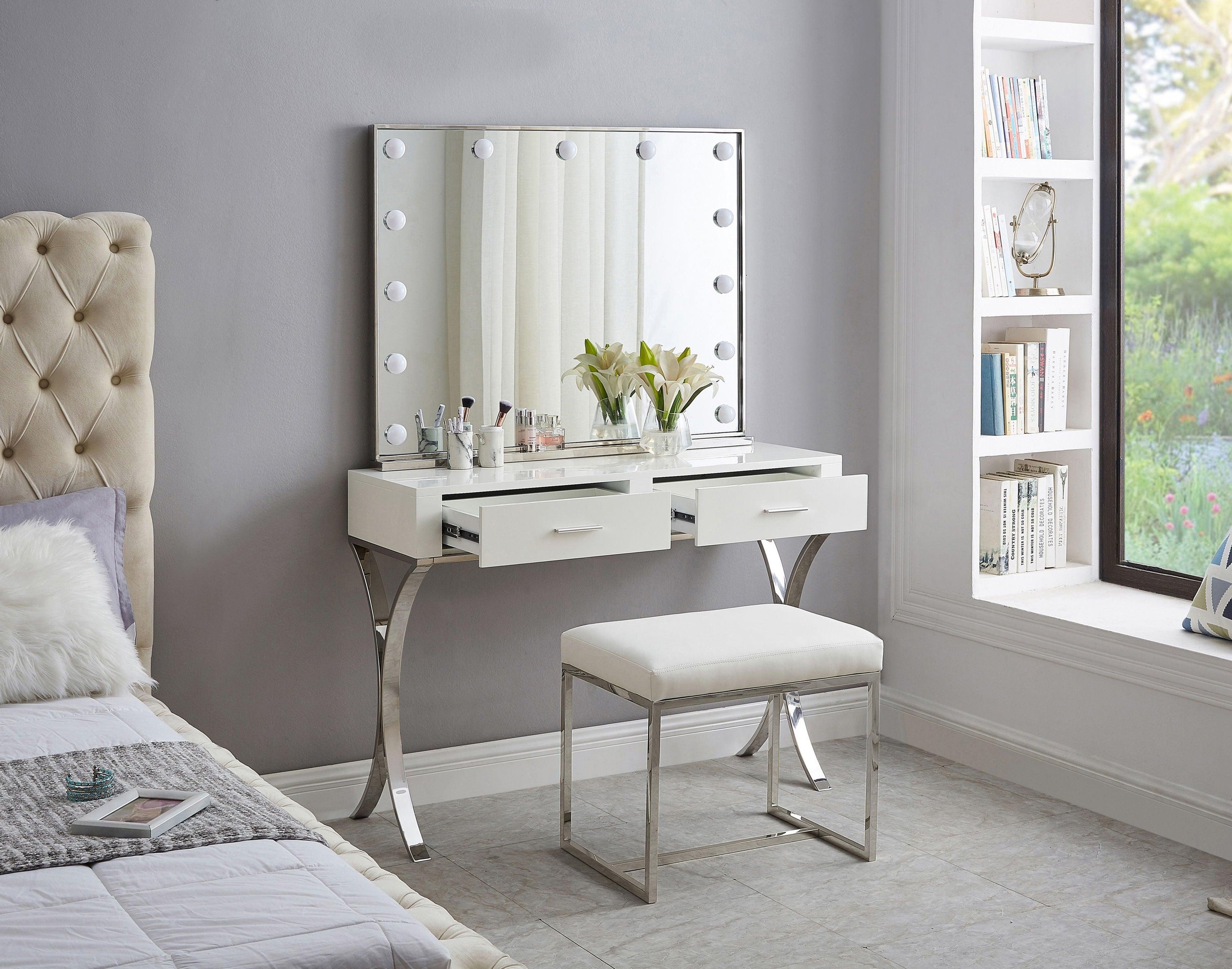 Meridian Furniture - Monroe - Vanity Desk - 5th Avenue Furniture