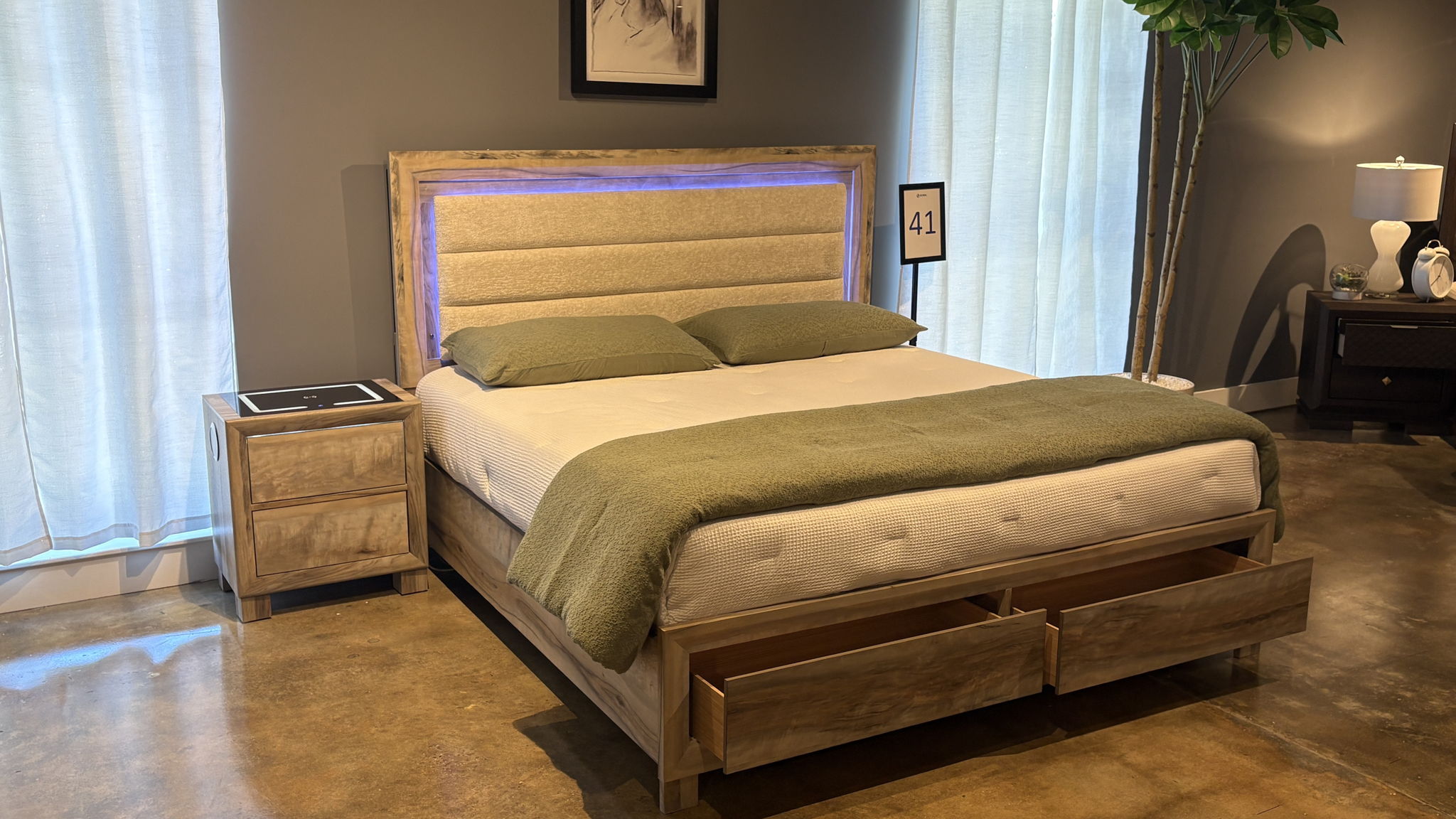 Callie - 5 Piece King Bedroom Set (Bed, Dresser & Mirror, Nightstand, Chest) - Brown