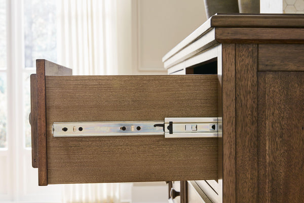 Benchcraft® - Sturlayne - Brown - Five Drawer Chest - 5th Avenue Furniture
