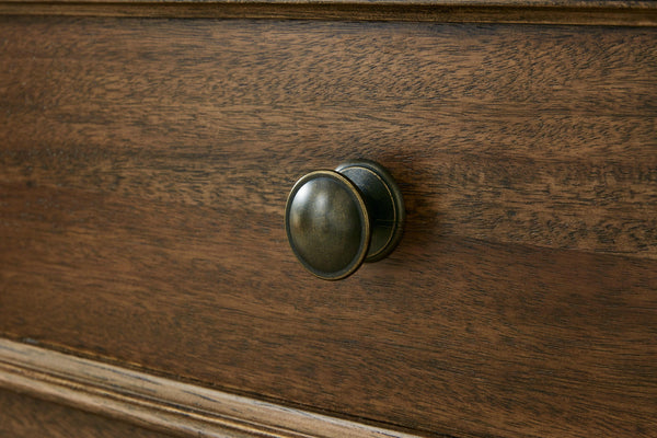 Benchcraft® - Sturlayne - Brown - Five Drawer Chest - 5th Avenue Furniture