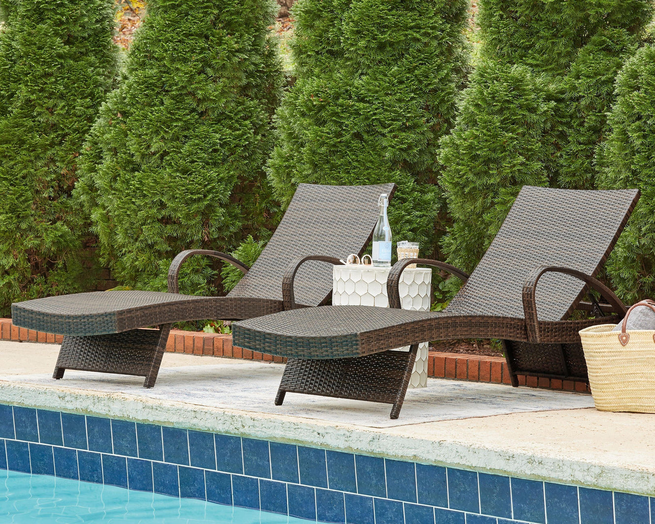 Signature Design by Ashley® - Kantana - Chaise Lounge - 5th Avenue Furniture
