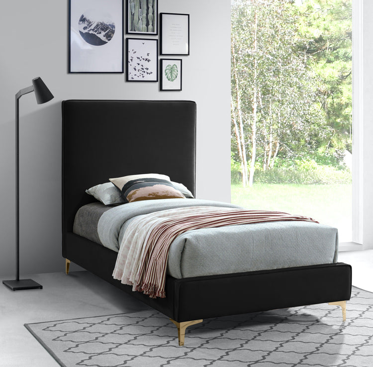 Meridian Furniture - Geri - Bed - 5th Avenue Furniture