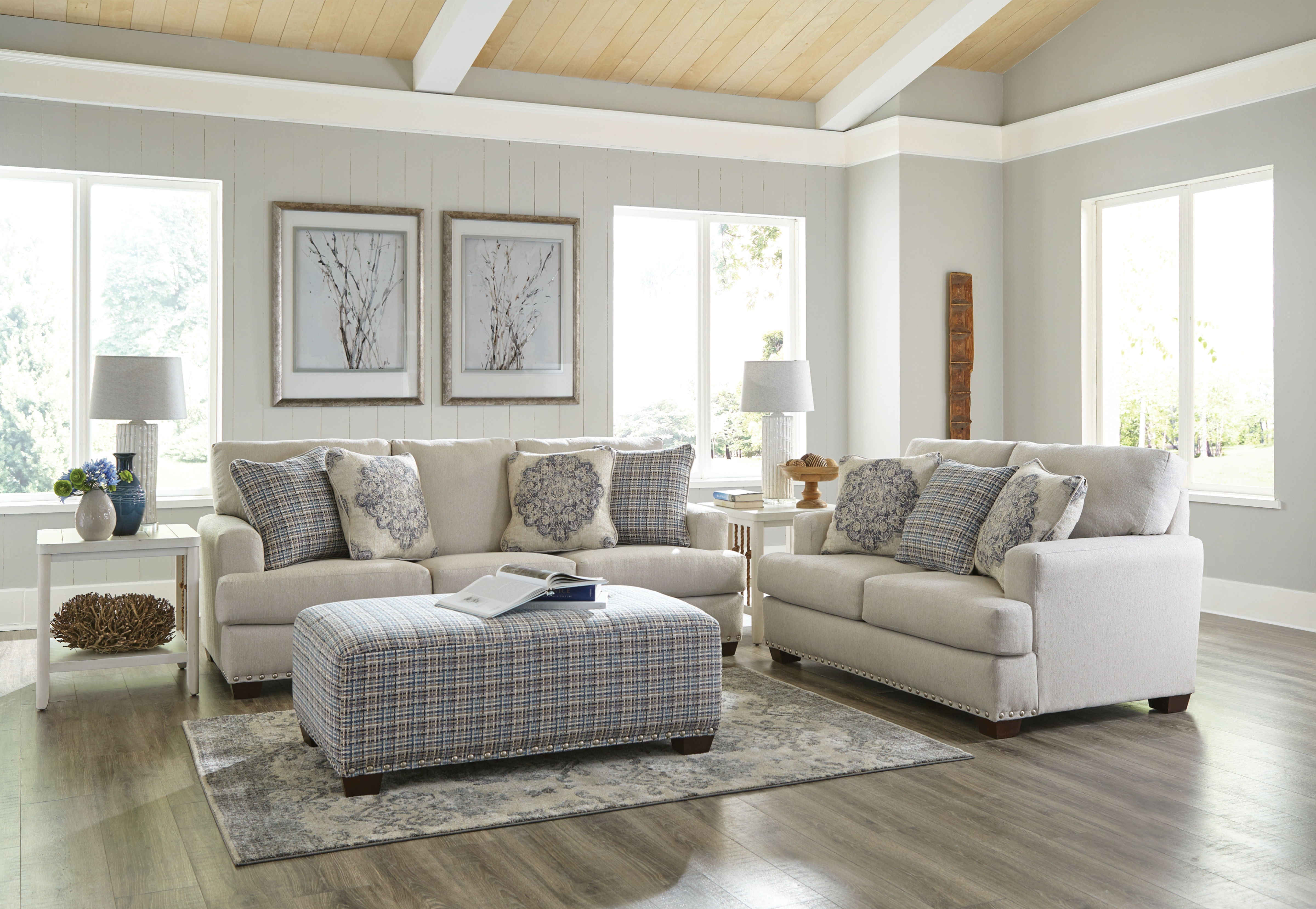 Newberg - Loveseat - Platinum - 5th Avenue Furniture