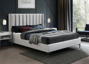 Meridian Furniture - Nadia - Bed - 5th Avenue Furniture