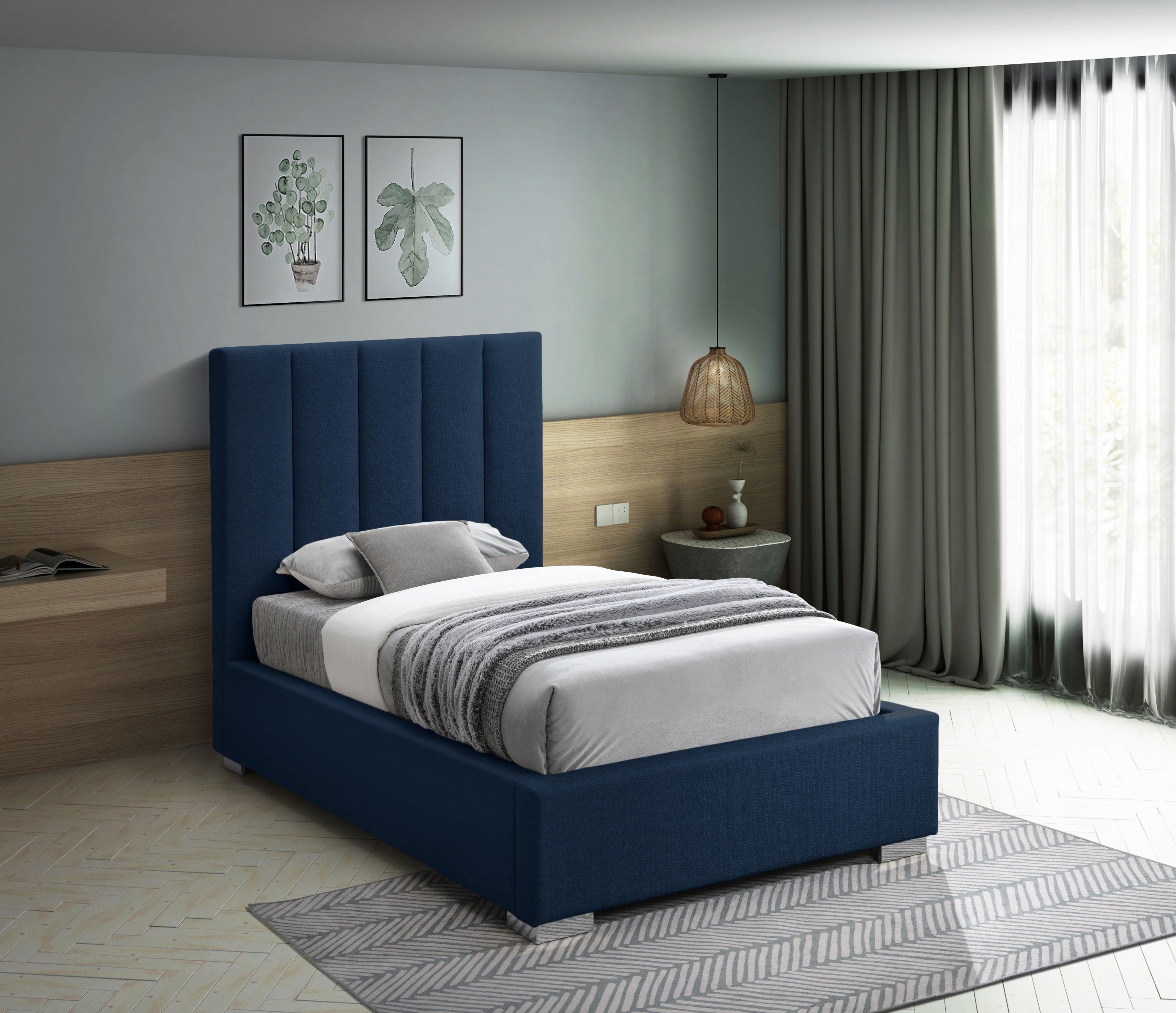 Meridian Furniture - Pierce - Bed - 5th Avenue Furniture