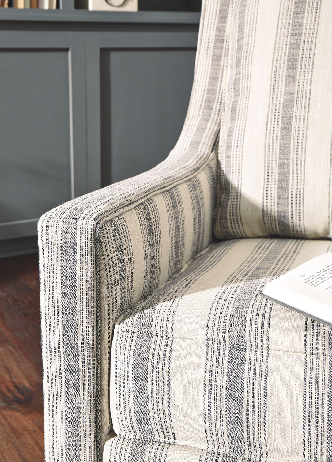 Signature Design by Ashley® - Kambria - Swivel Glider Accent Chair - 5th Avenue Furniture