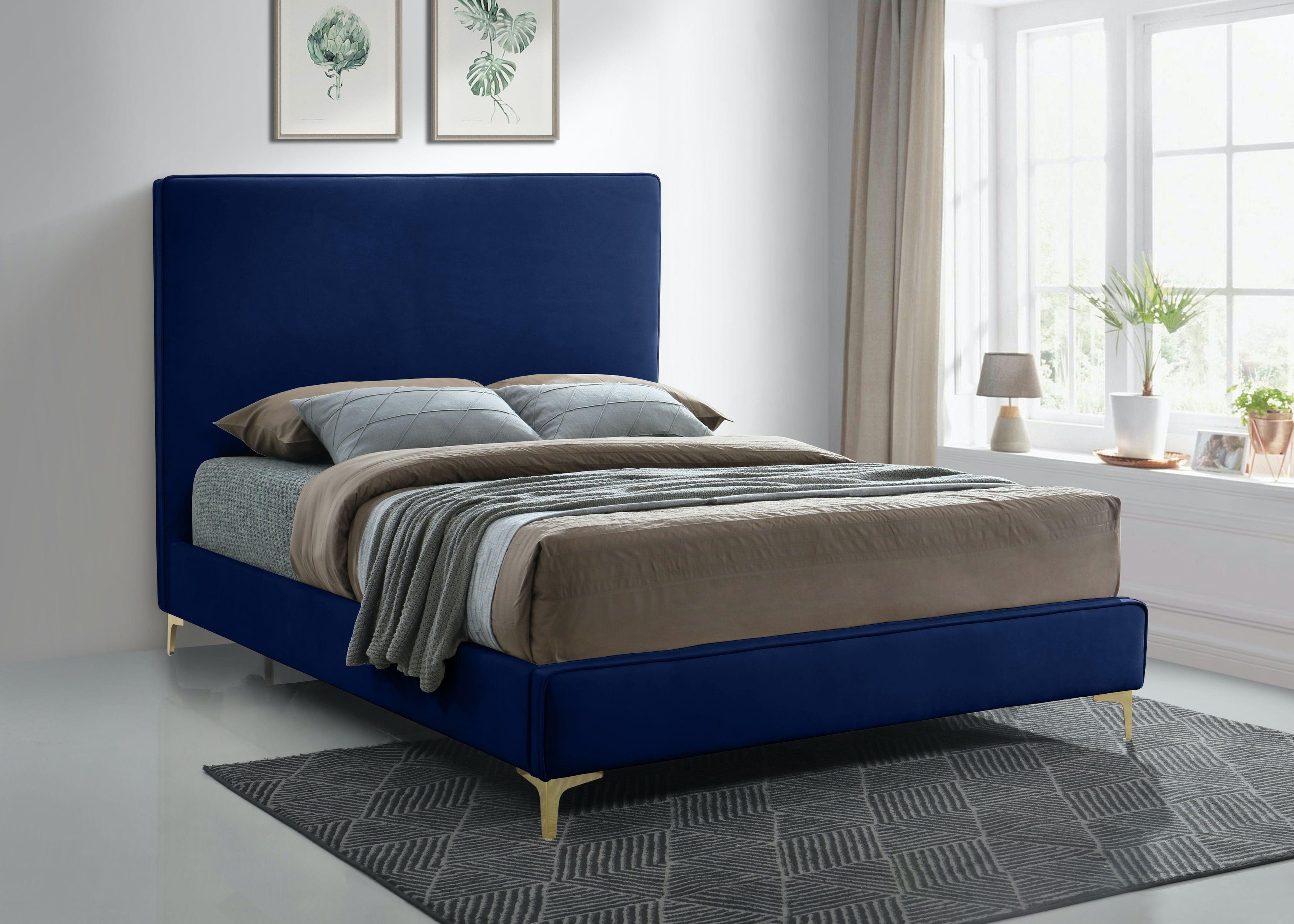 Meridian Furniture - Geri - Bed - 5th Avenue Furniture