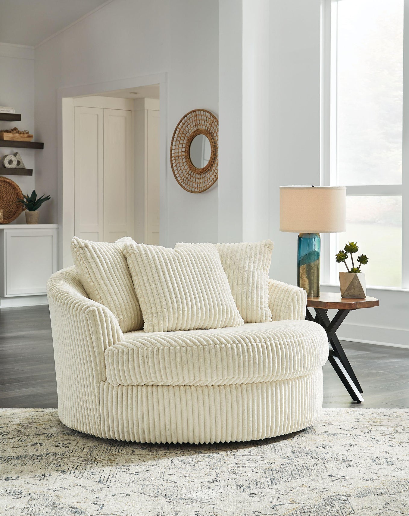 Signature Design by Ashley® - Lindyn - Oversized Swivel Accent Chair - 5th Avenue Furniture