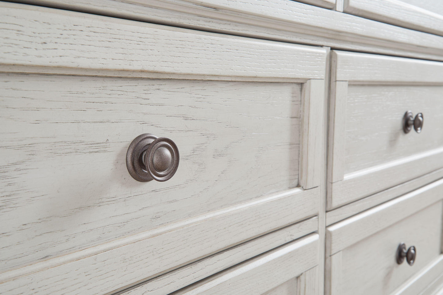 Signature Design by Ashley® - Robbinsdale - Dresser - 5th Avenue Furniture