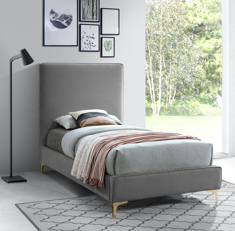 Meridian Furniture - Geri - Bed - 5th Avenue Furniture