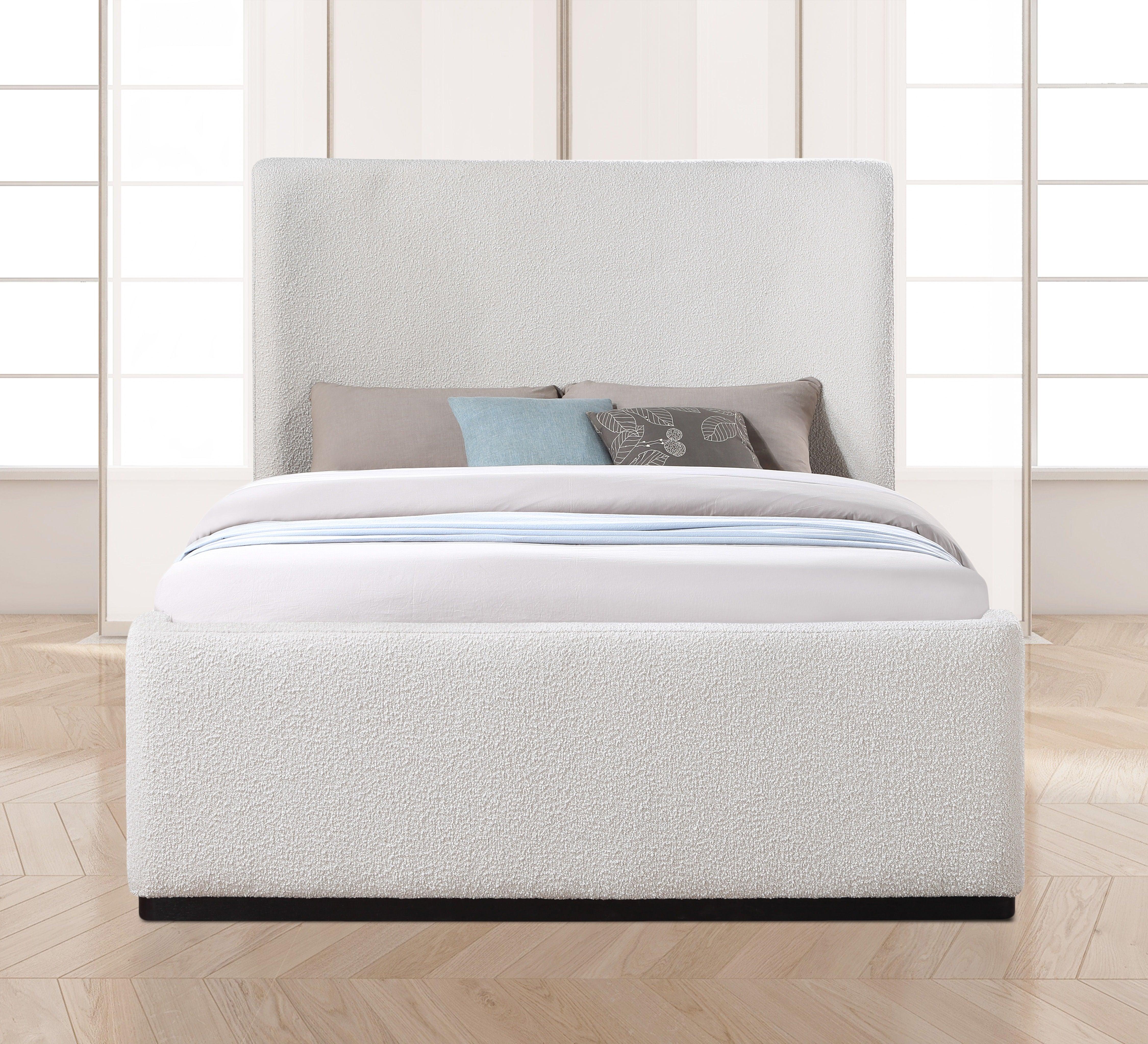 Meridian Furniture - Oliver - Bed - 5th Avenue Furniture