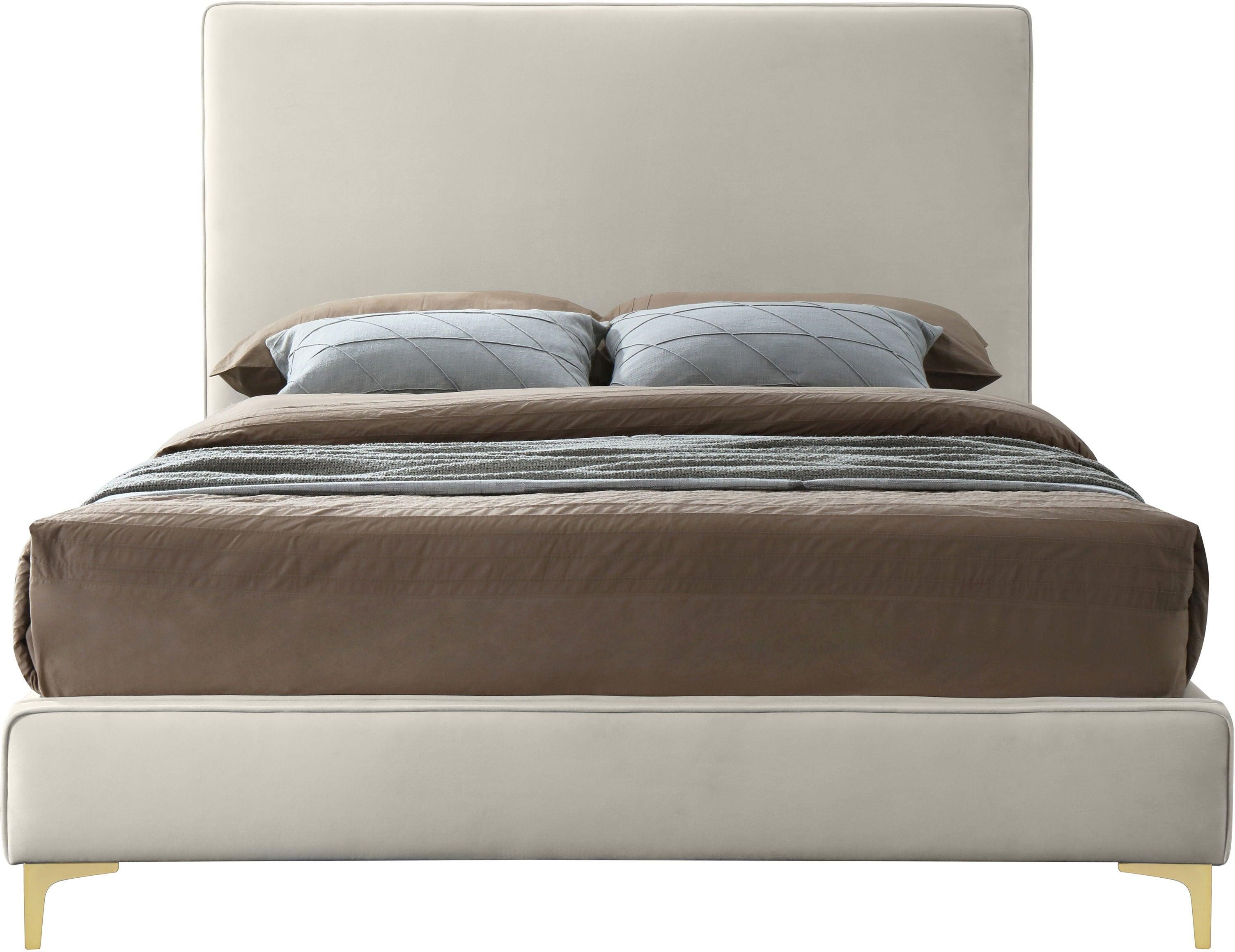 Meridian Furniture - Geri - Bed - 5th Avenue Furniture