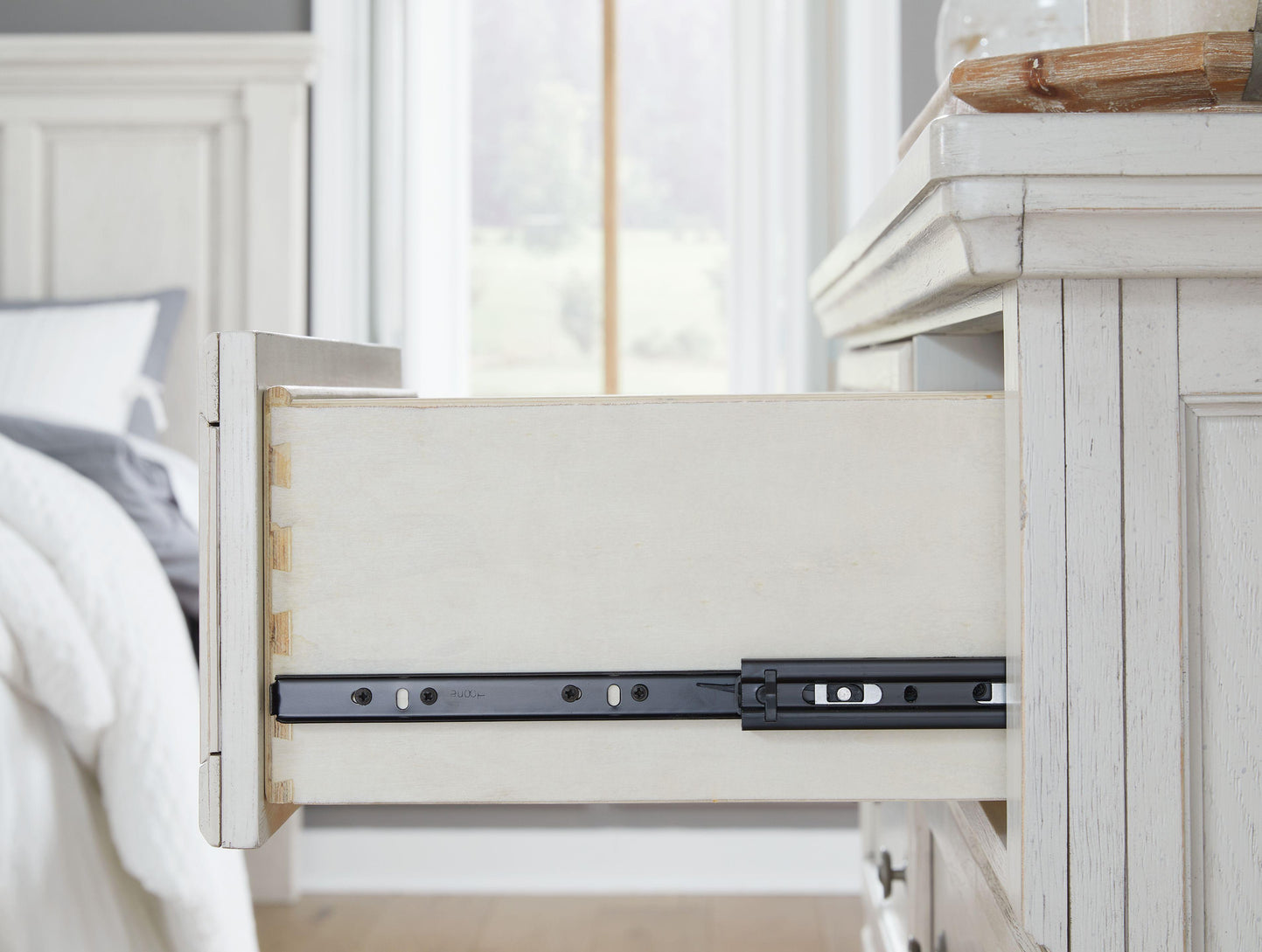 Signature Design by Ashley® - Robbinsdale - Dresser - 5th Avenue Furniture