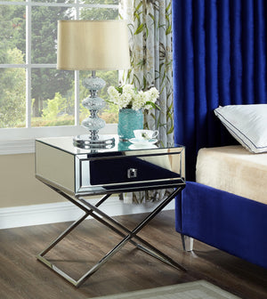 Meridian Furniture - Lynn - Side Table - 5th Avenue Furniture