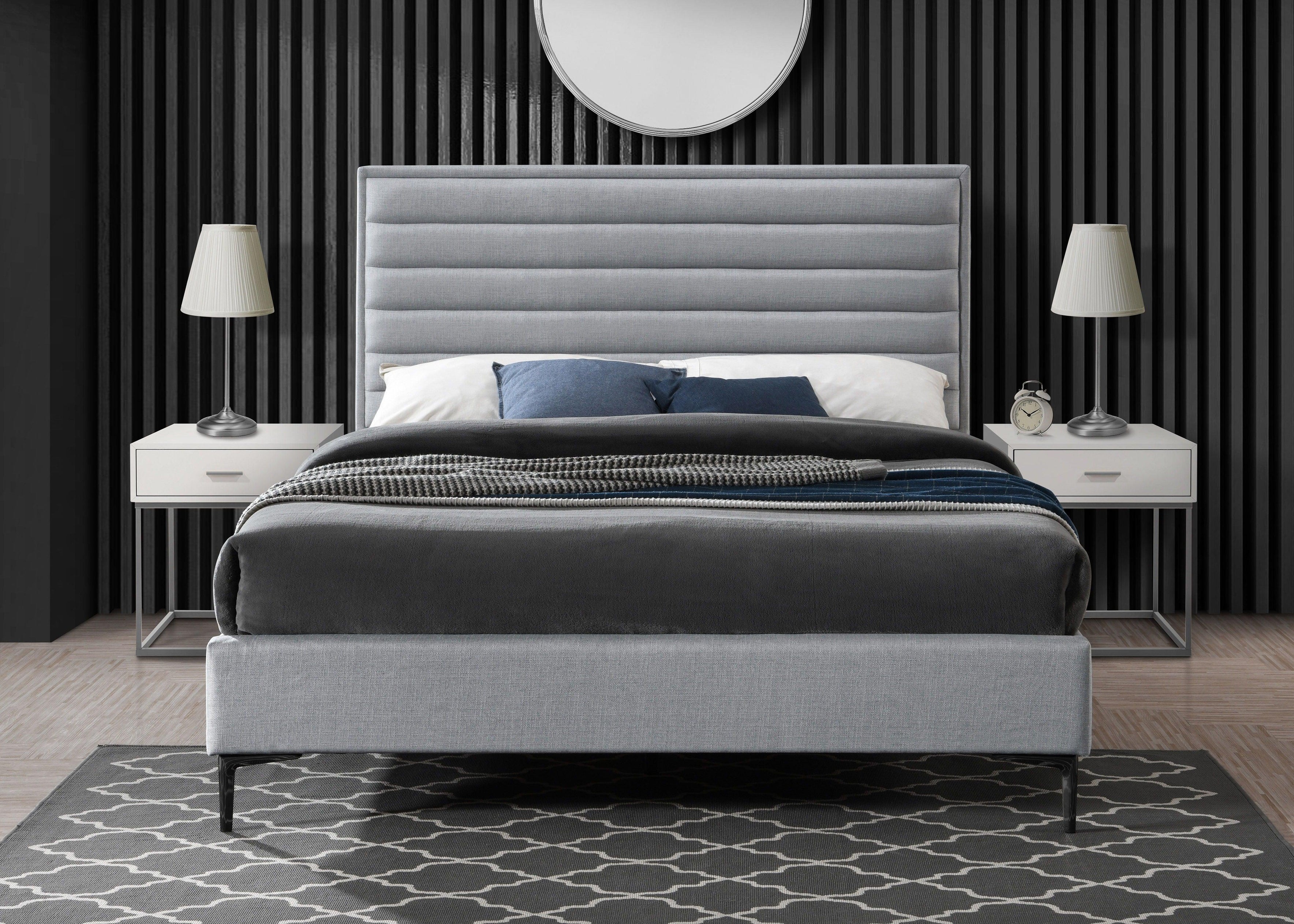 Meridian Furniture - Hunter - Bed - 5th Avenue Furniture