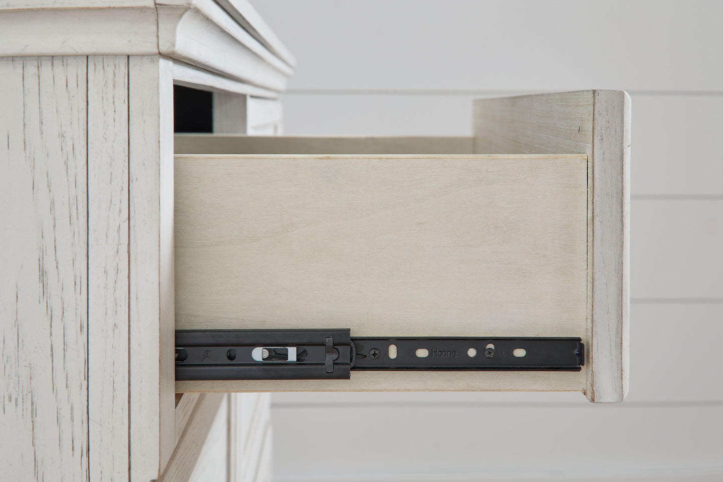 Signature Design by Ashley® - Robbinsdale - Dresser - 5th Avenue Furniture