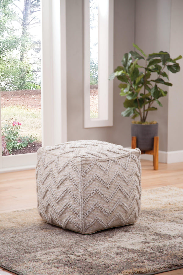 Steve Silver Furniture - Kenzari - Square Zigzag Handwoven - Gray - 5th Avenue Furniture