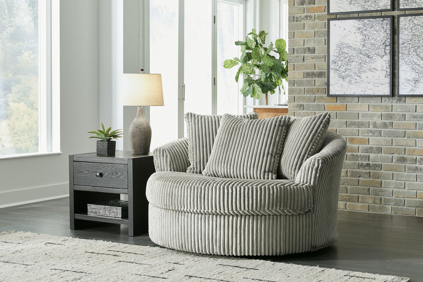 Signature Design by Ashley® - Lindyn - Oversized Swivel Accent Chair - 5th Avenue Furniture